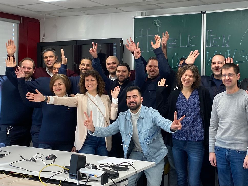 Ein Gruppenfoto von den Teilnehmern des Umschulungsprojekts