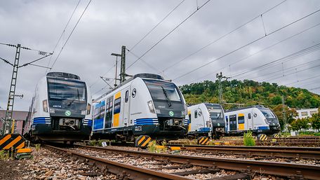 4 S-Bahnen vor Betriebswerk Plochingen