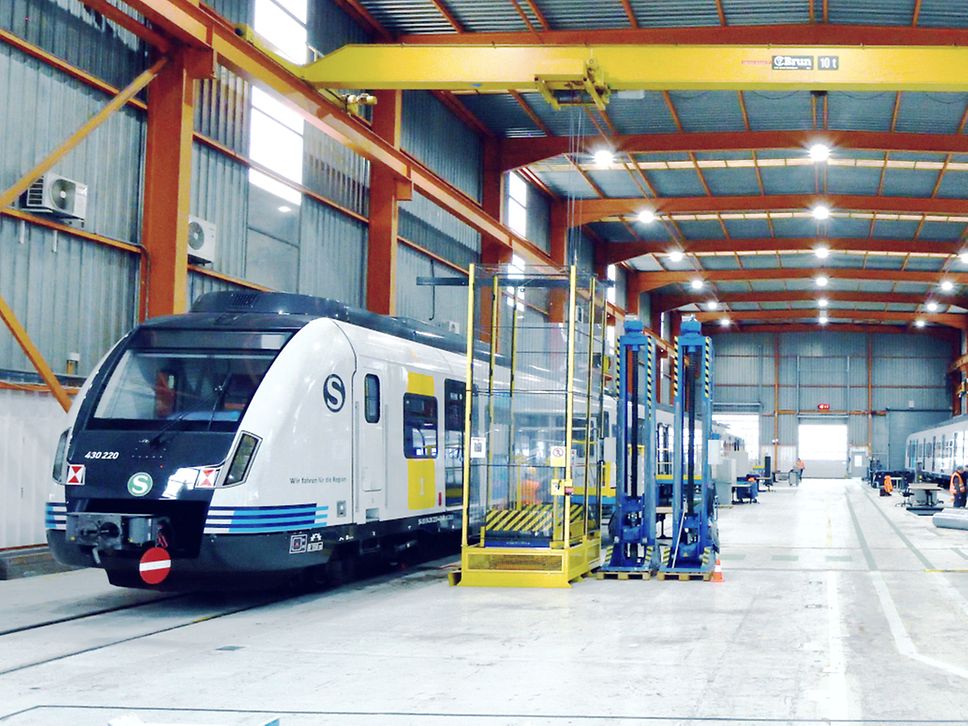Stuttgarter S-Bahnen in Alstom-Werkhalle, Villeneuve, Schweiz. 