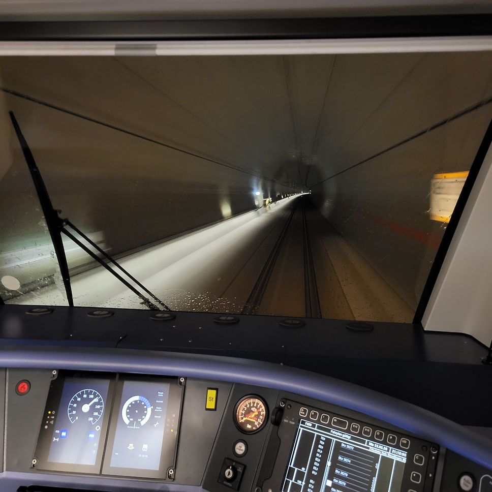 Die Sicht auf dem Führerstand bei der ETCS-Testfahrt.