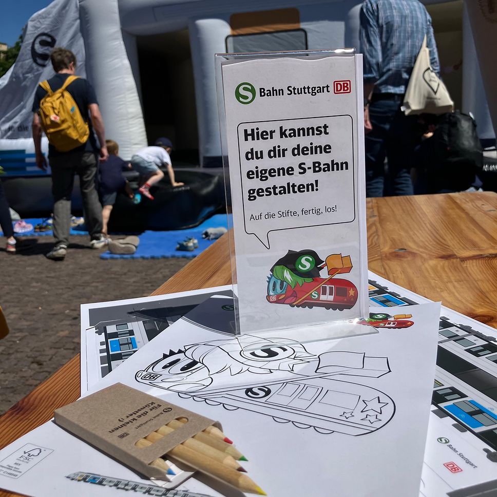 Der Basteltisch von der S-Bahn Stuttgart auf dem Kinder- und Familienfest 2026.