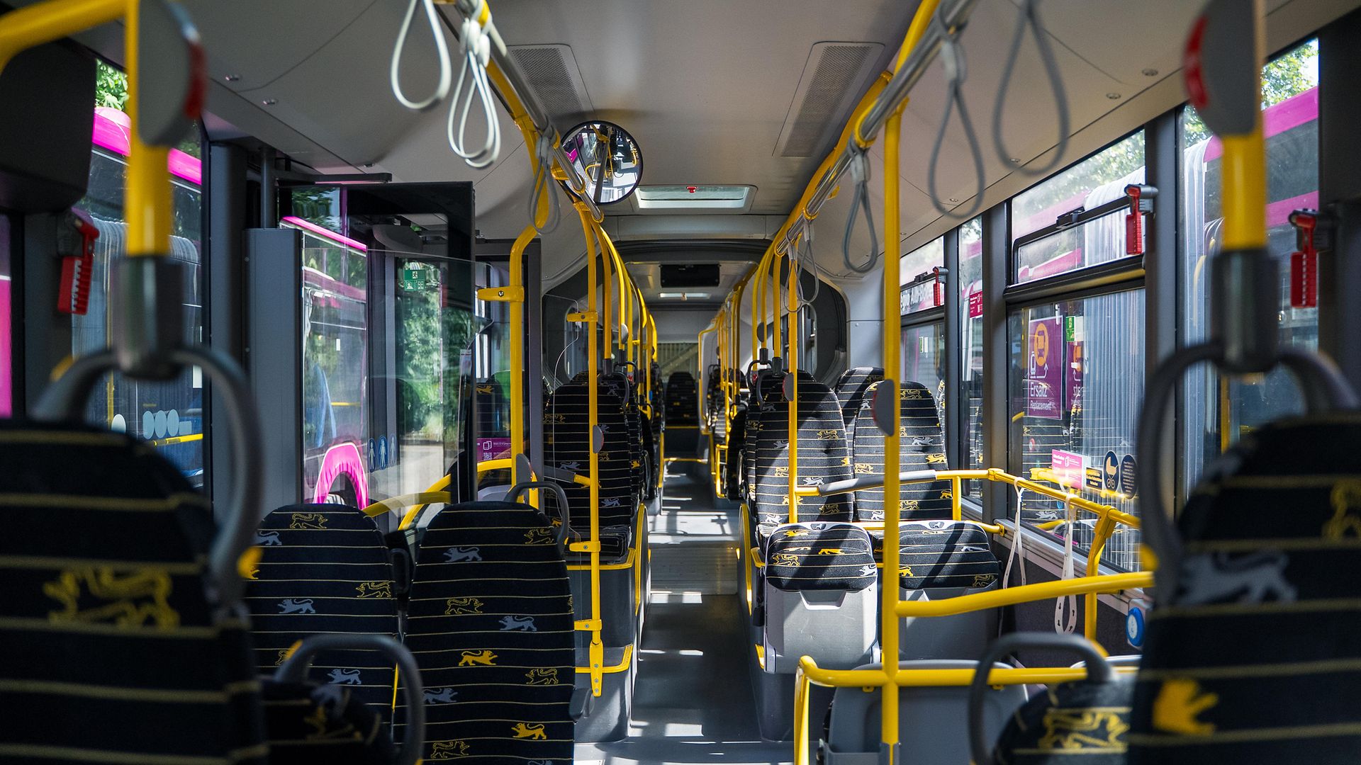 Moderner Innenraum im Ersatzverkehr-Bus