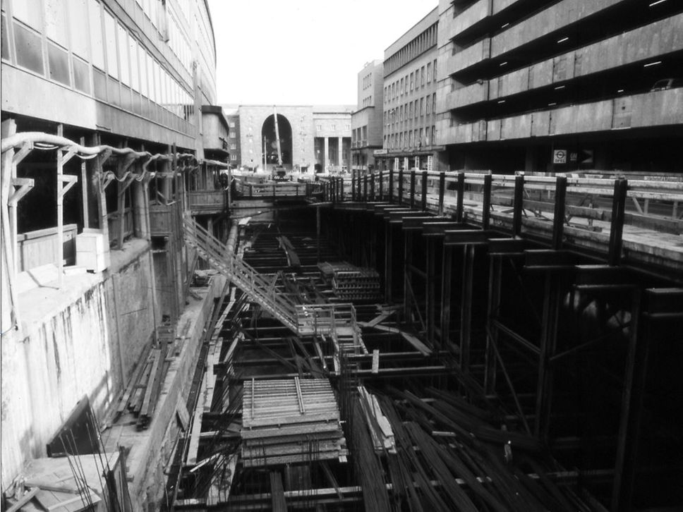 Bilder der Großbaustelle zum Bau der Tunnelstrecke 