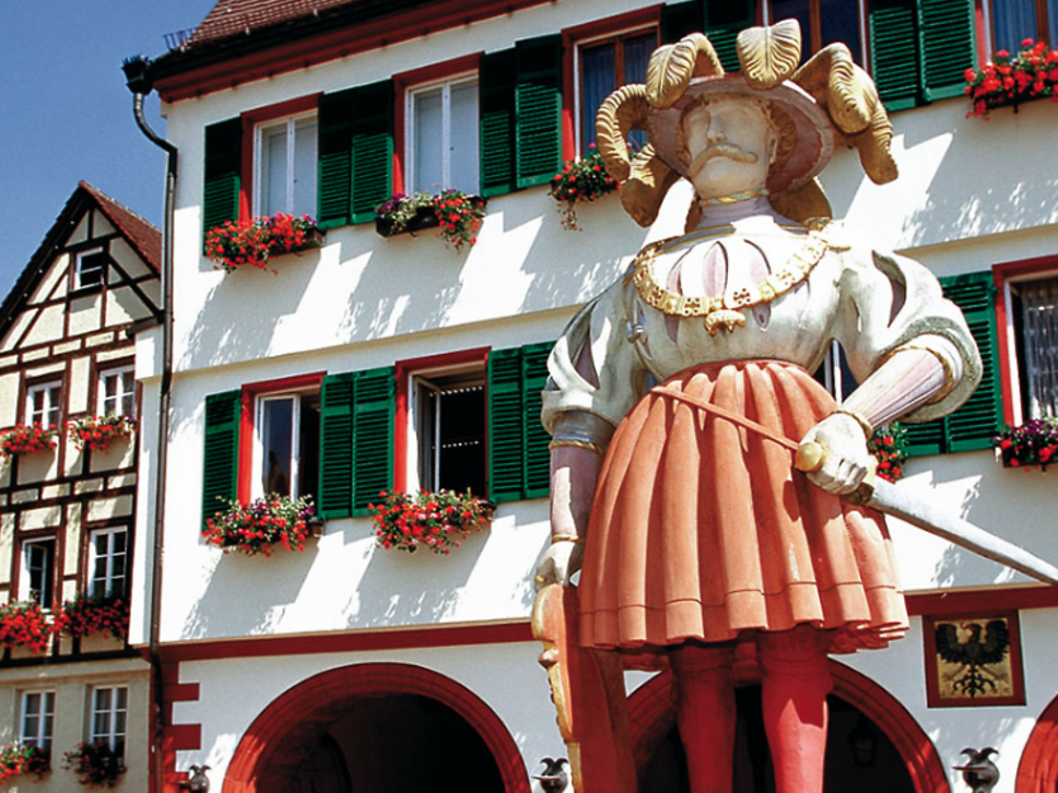 Oberer Marktbrunnen mit Kaiser Karl V - Foto Weil der Stadt