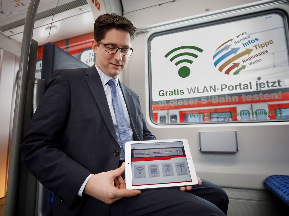 S-Bahn-Chef Dr. Rothenstein präsentiert das gratis Zugportal